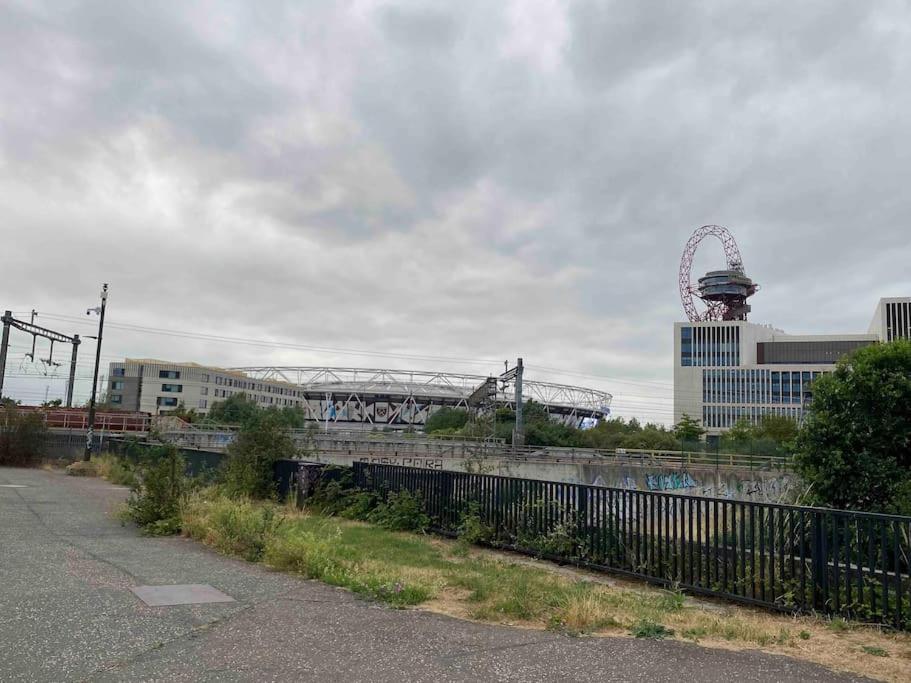 Canal-Flat Near Stratford International Station Apartamento Londres Exterior foto